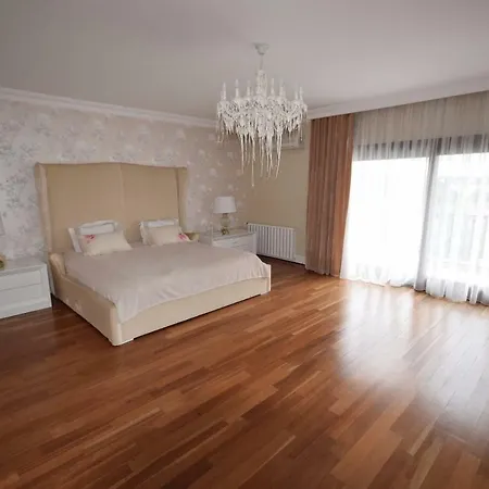 Apartment Luxury In Upper Crust Compound *