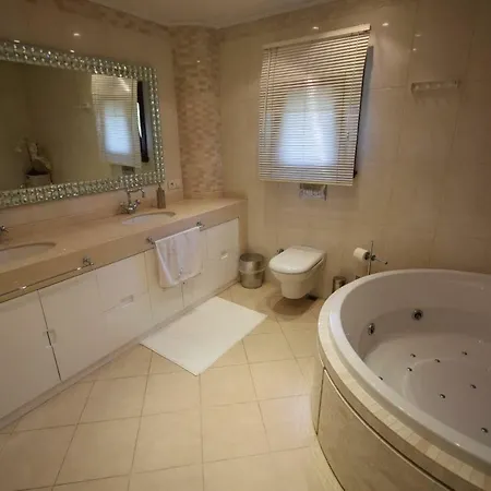 Appartement Luxury In Upper Crust Compound *